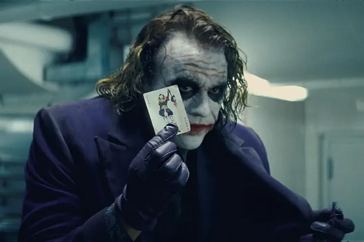 Christopher Nolan cùng Heath Ledge đã tạo nên một Joker được yêu thích nhất mọi thời đại.